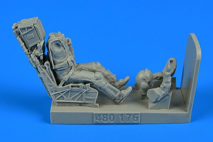 1/48 176: US Navy Pilot w/ ejection seat F/A-18E/F